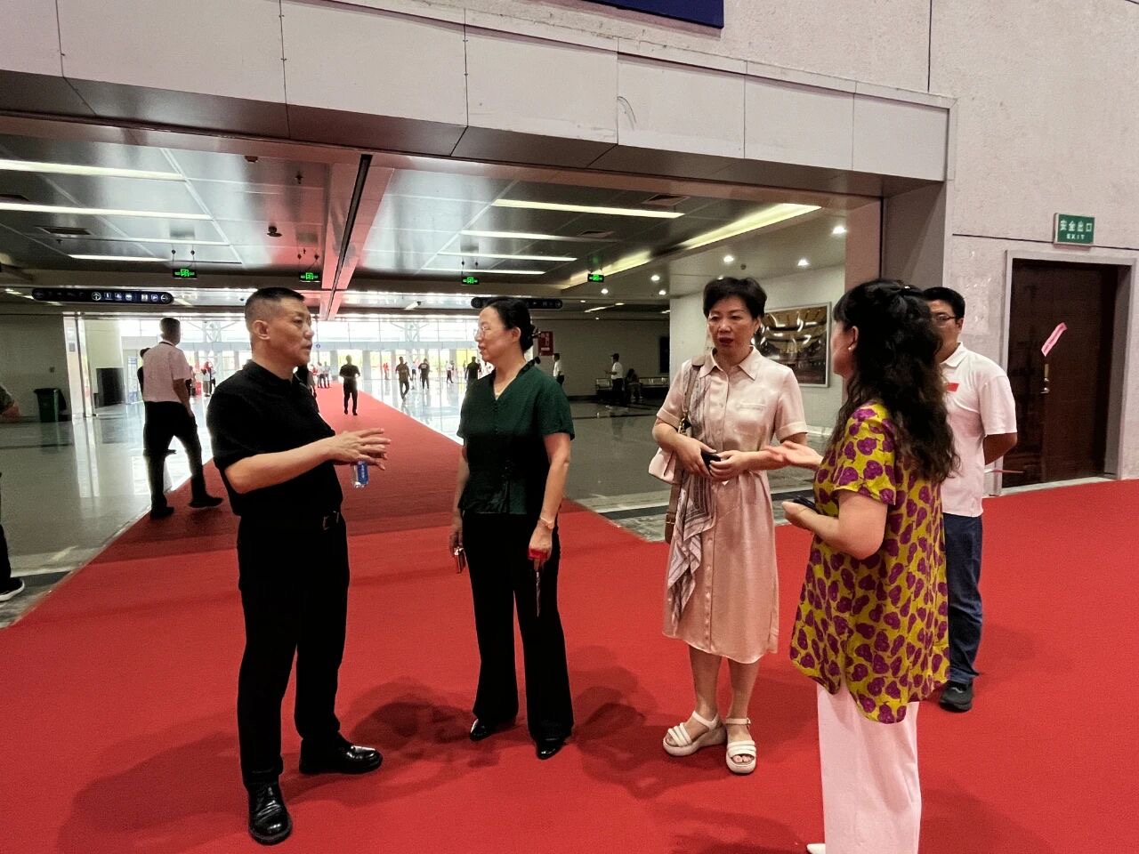 开幕7.jpg 开幕7.jpg