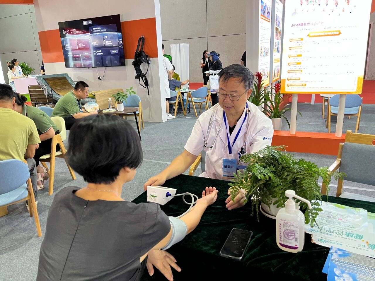 开幕12.jpg 开幕12.jpg